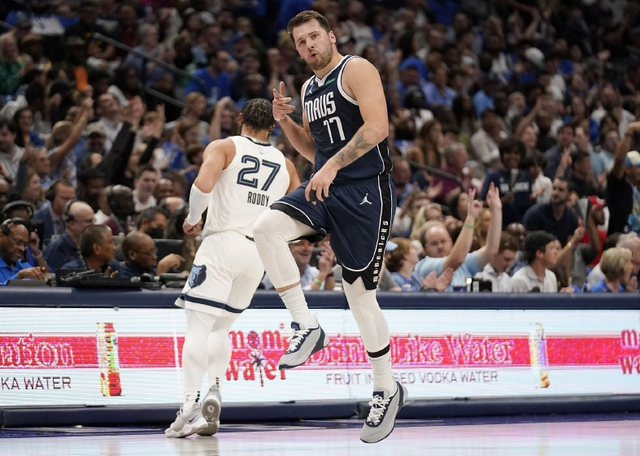 J9-莎拉波娃焦点对战，莱万多夫斯基与90激战独行侠分钟，出色发挥胜负难料！