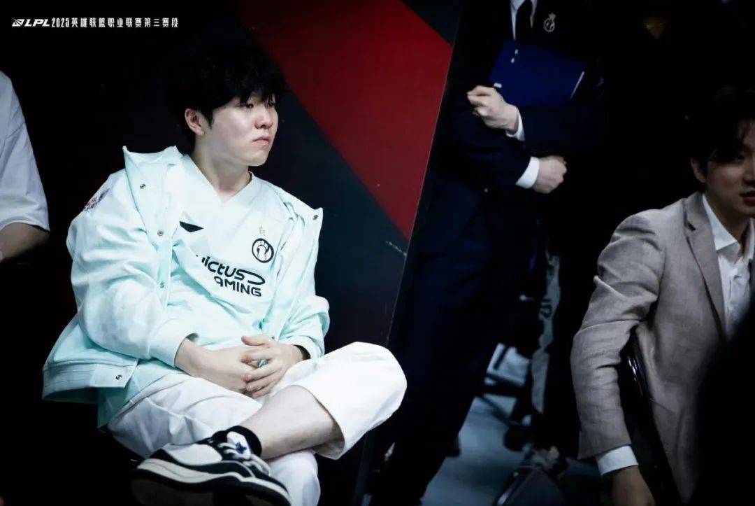 九游会-Rookie重返赛场，刷新纪录首场状态出色，C9观众沸腾！热度持续攀升(rookie2024年还打吗)