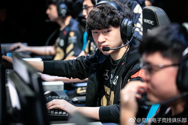 J9-包含Uzi在C9比赛中精彩发挥，高光表现引发热议！的词条