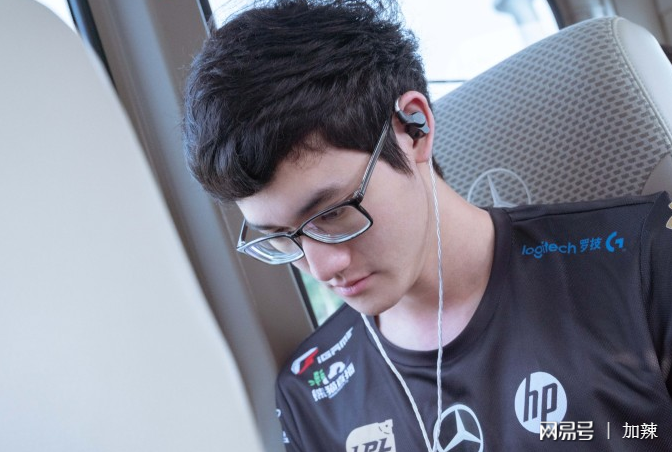 J9-包含Karsa回归赛场，问鼎冠军首场状态亮眼，DWG观众沸腾！的词条